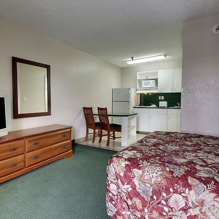 Intown Suites Extended Stay Raleigh Nc - Capital Blvd 外观 照片