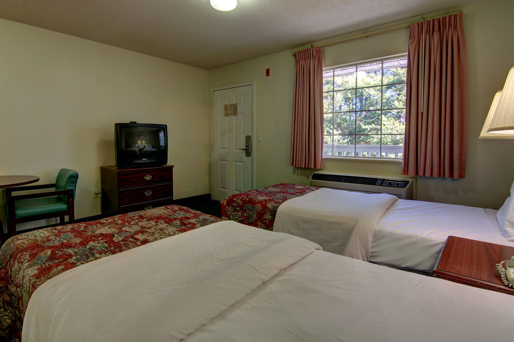 Intown Suites Extended Stay Raleigh Nc - Capital Blvd 外观 照片
